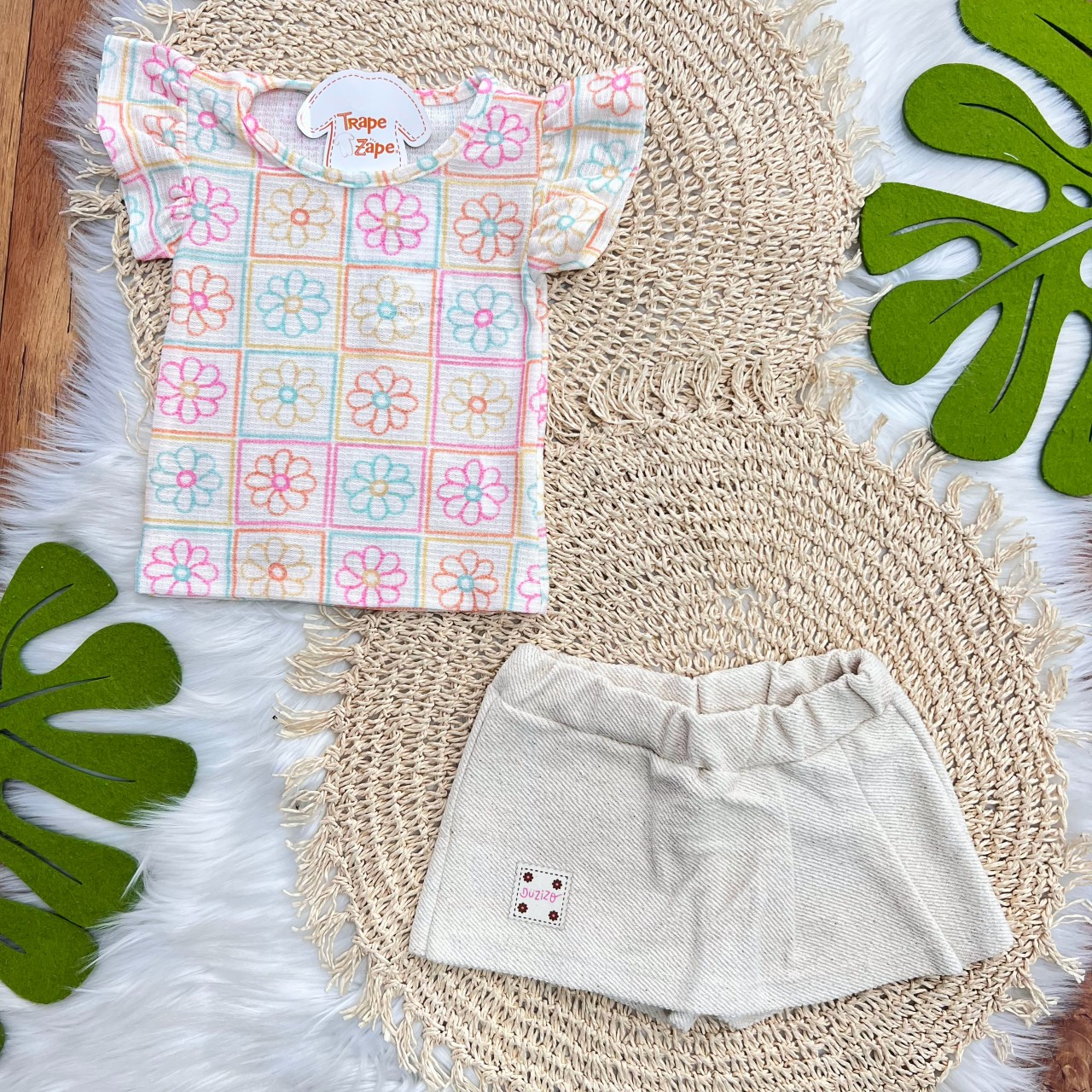  Conj. Blusa Florzinhas e Short Saia em Linho - Areia